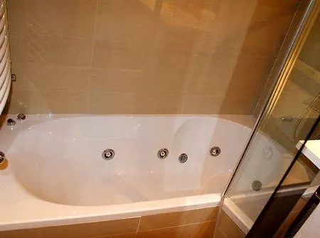 酒店 Mataelpino 3*